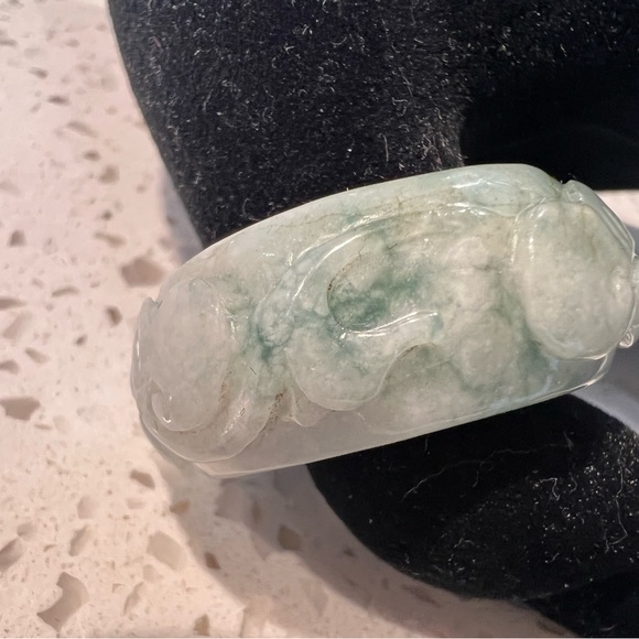 Size 10 carve Jade ring . - Picture 5 of 12